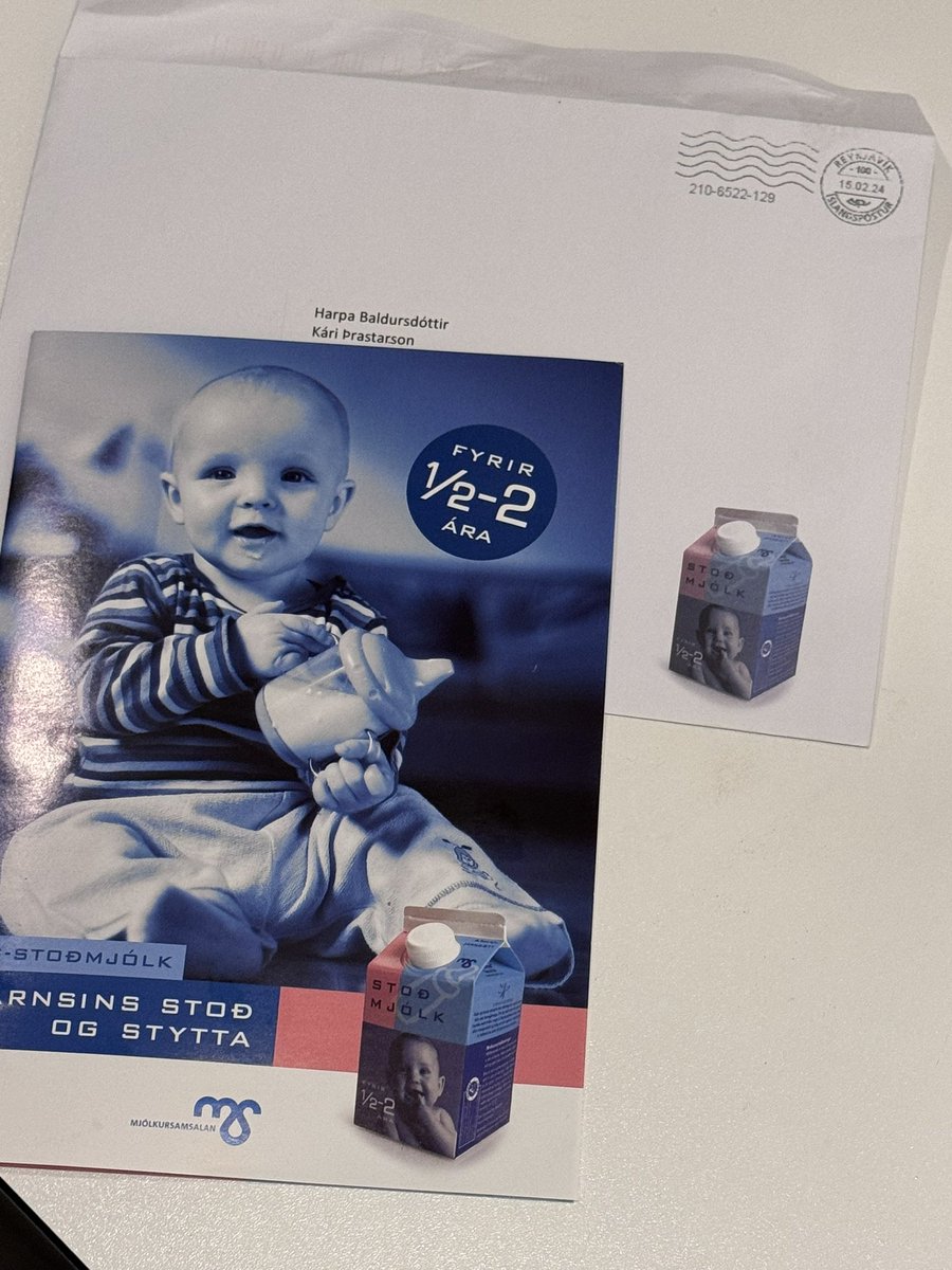 Þegar barnið nær 8 mánaða aldri sendir MS foreldrum þennan bækling í bréfpósti. 

Ég veit ekki hvers vegna, en ég fæ nettan GDPR hroll yfir þessari markaðsherferð.