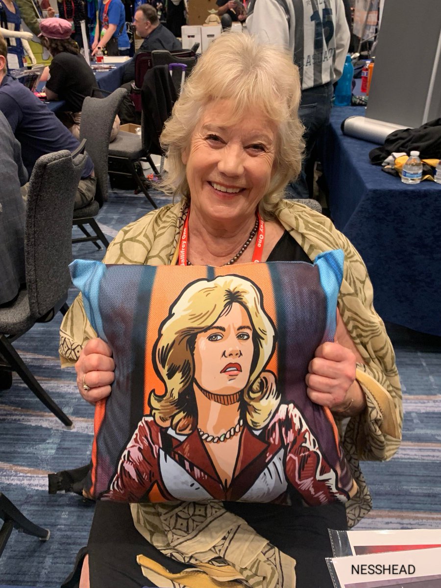 NESSHEAD68's tweet photo. The one, the only, the beautiful Sally Knyvette. Jenna Stannis on Blake's 7. Pictured here with her birthday gift from me.
#nesshead #sallyknyvette @Salkny #blakes7 #art #artist #artista #artiste #atisuto #gallifreyone #scifi https://t.co/SFWPI9NNZS