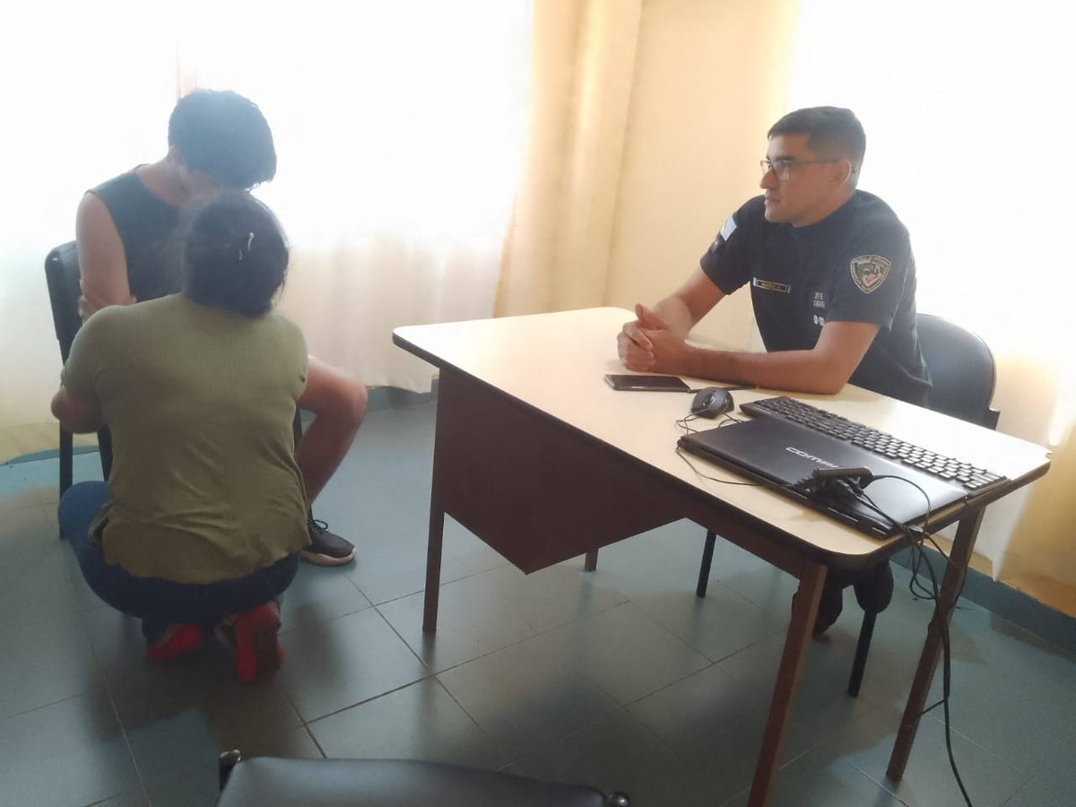 centralinforme's tweet photo. Gamaliel Iván Horlak fue hallado en buen estado de salud y se encuentra con su familia

El menor de 15 años se había retirado ayer de su domicilio sito en Colonia Tacuara, dejando una carta de despedida, por lo que su progenitor denunció su desaparición. https://t.co/W61vmxluiD