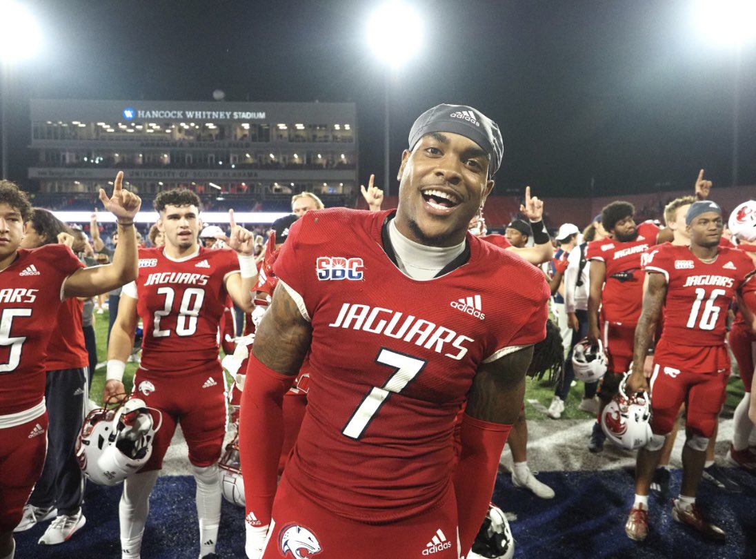 iamkenzywest's tweet photo. After a great conversation with @CoachHopson I am blessed to receive my 7th D1 offer from @SouthAlabamaFB🔴🔵 @wpg_coach_rip @CraigBowman2 @NextLevelHawks https://t.co/npiYKfTmhc