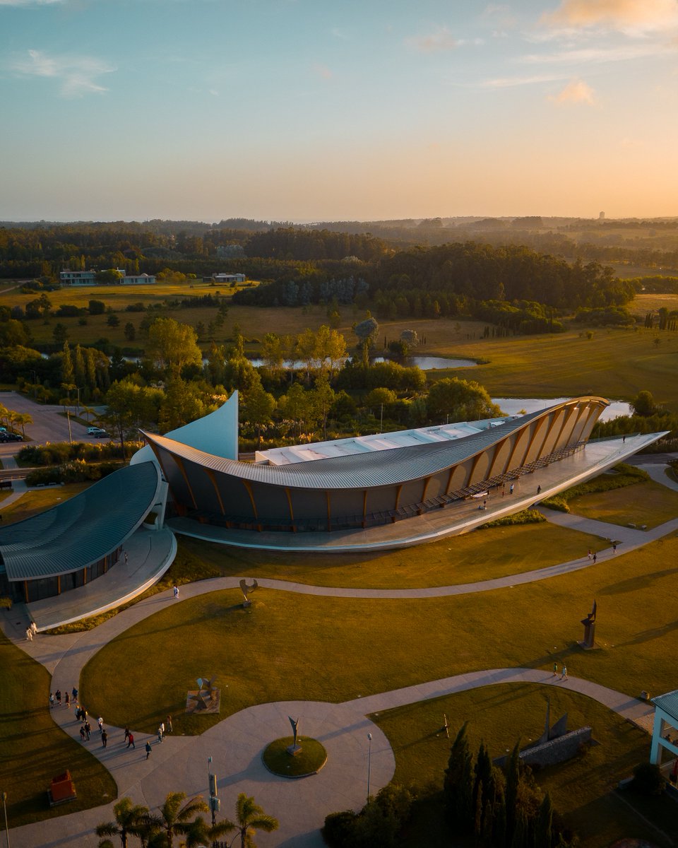 Descubre el MACA con nuestra vista aérea del 16 de febrero de 2024. Explora el Museo de 5000m² y el parque de 25 hectáreas con 75+ esculturas. 🌍 ¡Entrada gratuita para todos! ¿Ya nos visitaste? 

📸 @jpprates_