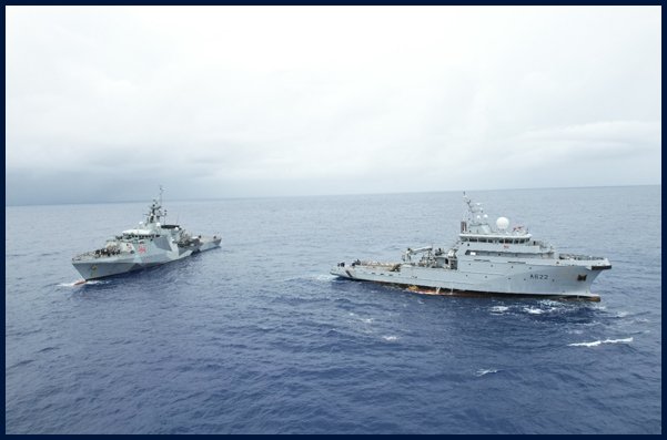 Friendship in full flight. While off the coast of Tahiti, French Polynesia, TAMAR couldn't resist a catch up with the BOUGAINVILLE of #MarineNationale and one of their impressive jets! It provided an excellent opportunity to train and prove interoperability.