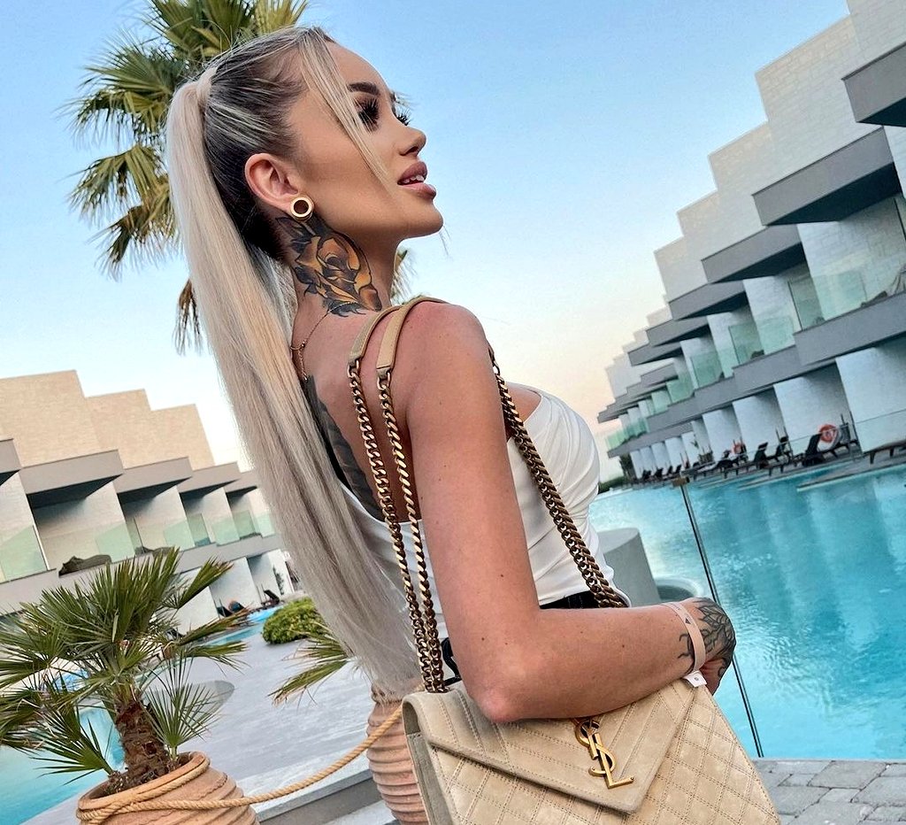 Solasta_Lass's tweet image. ~I need a man who's loyal and knows how to calm me down. That accepts my son is who's gonna love me for who I truly am. 

Not fuck boy who thinks imma clean his house and do his laundry for him.