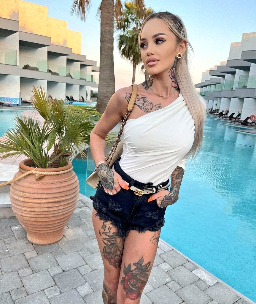 Solasta_Lass's tweet image. ~I need a man who's loyal and knows how to calm me down. That accepts my son is who's gonna love me for who I truly am. 

Not fuck boy who thinks imma clean his house and do his laundry for him.