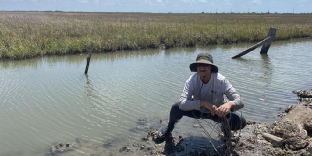 Join LMRCSC Master's fellow Clöe Lemaire for her thesis defense on 'Exploring whether carbonate chemistry should be considered in site selection for Eastern oysters.' Join virtually at 10:30 a.m., Wednesday at ow.ly/Z66M50QFnFC