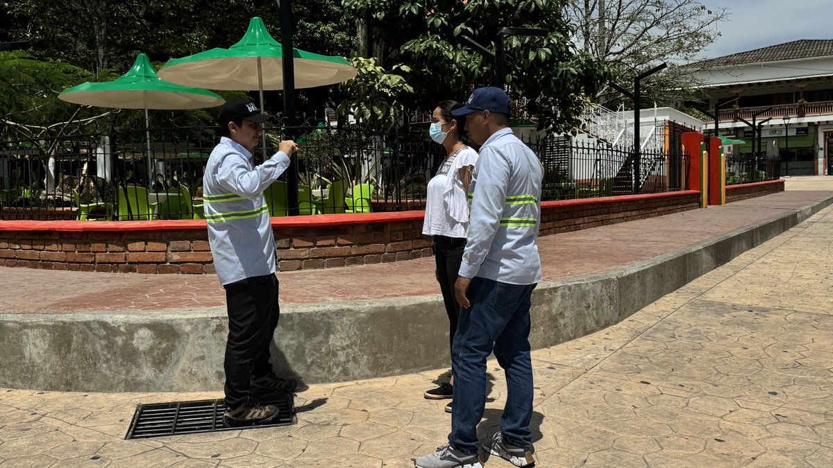 Ya está en Támesis el grupo de ingenieros que trabajan en la instalación de la red principal geodésica del Municipio y en el levantamiento topográfico del perímetro urbano, que permitirá la actualización del plan maestro de acueducto y alcantarillado.💚🤩