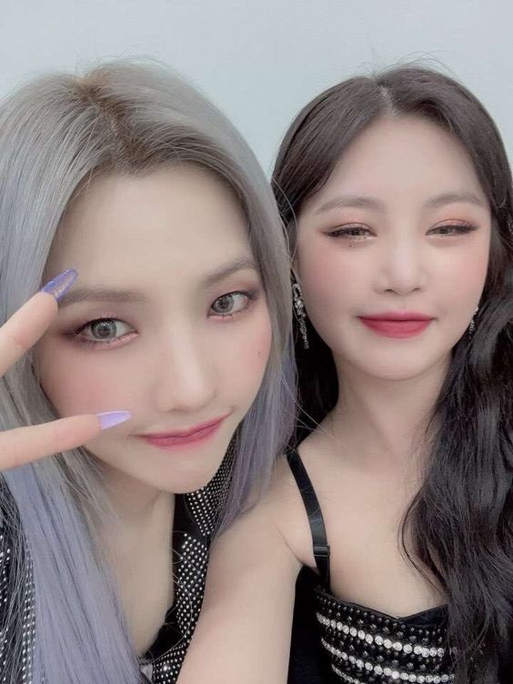 thirdzon's tweet image. DING DONG !! #thirdzon update:

Cóż za niespodziewany gość mnie odwiedził! Dawno się nie widziałyśmy... Wpadła na herbatkę więc zrobię jej najlepszą jaką mam!