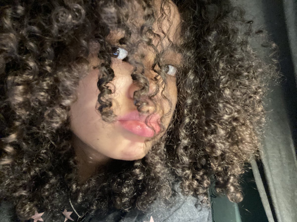 begjqck's tweet photo. Curly hair appreciation tweet. 
Did I took them instead of learning for my second uni exam this week, yes. Do I love pouting, yes https://t.co/p7QsKo5OPc