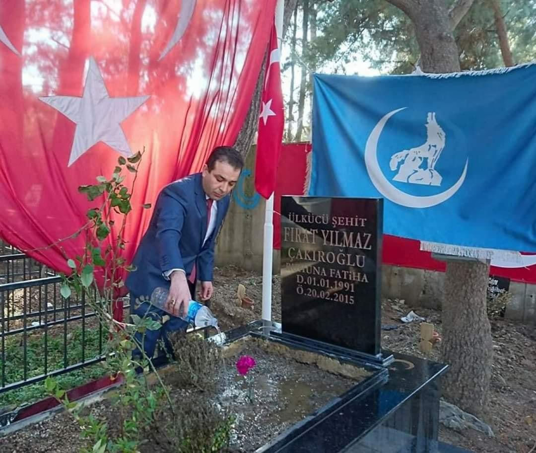 Kanın, ruhun, imanın, inancın, mücadelen, davan ve kavgan şerefimize emanettir şehidim, kardeşim, reisim
Şehadet yıldönümünde rahmet, minnet ve dua ile anıyorum #FıratYılmazÇakıroğlu