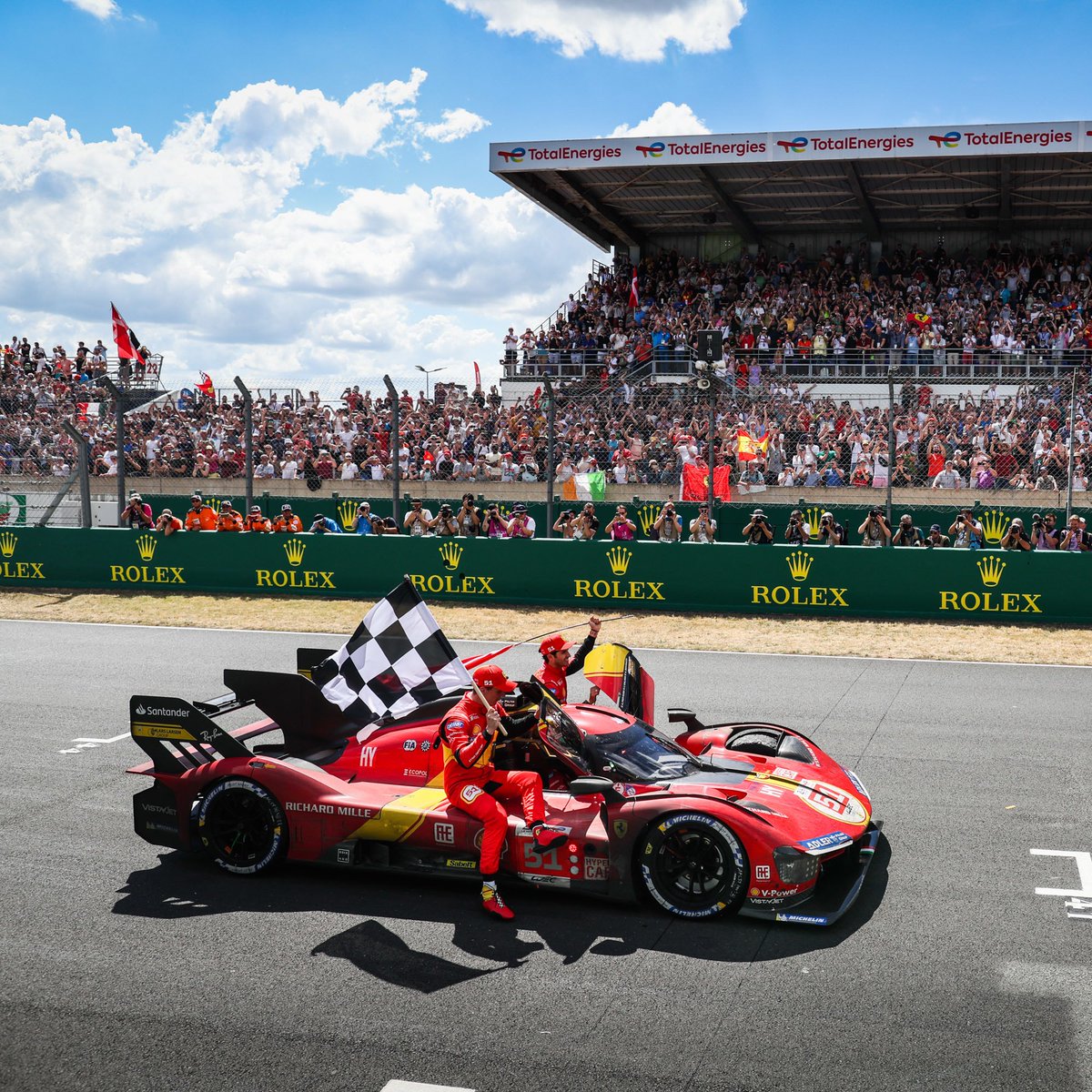 @FerrariRaces Em 2023 vi a Ferrari vencendo as 24h de LeMans pela primeira vez na classificação geral.
#FerrariEndurance #FerrariRaces #51