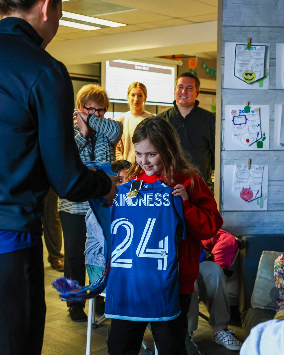 SportingKC's tweet photo. Our 2024 K.I.T.S. (Kindness In The Schools) champions π
In collaboration with @ChildrensMercy, we gifted our new Diamonds Our Forever kit to nominated students & staff at 42 local schools as part of Random Acts of Kindness Week!
#KITS #KindnessChampions #BeKindKC #RedCardKC https://t.co/TjTIpiGJXl