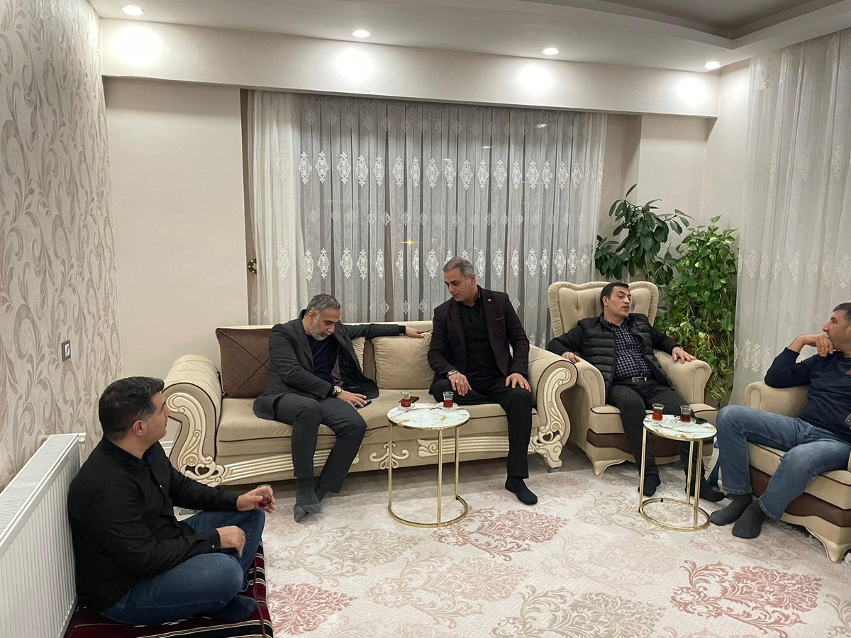 Hacı Ali Becel Amcamızı hanesinde ziyaret edip, amcamoğlulları Mehmet şerif Bebe Muhammed Garip Bayat Mahmut Becel  Ferhat Becel ile hayr duası ve güzel temennisi akabinde malum çalışmalarımızı ara vermeden son sürat devam ediyoruz. RABBİM Hacı Ali Amcamı muhafaza etsin İNŞAALLAH