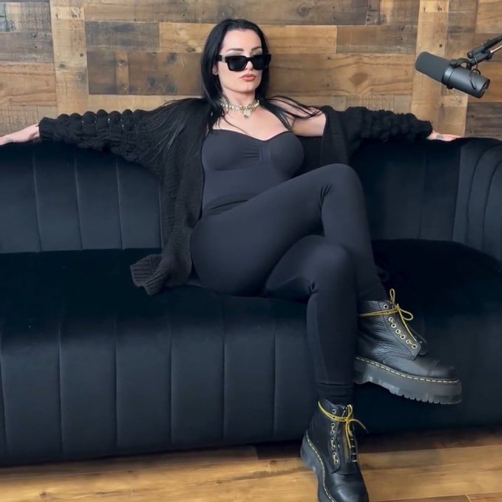 SEXY BITCHES tweet media