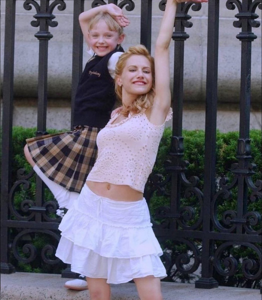 dakota fanning and brittany murphy on the set of ‘uptown girls’ (2003)