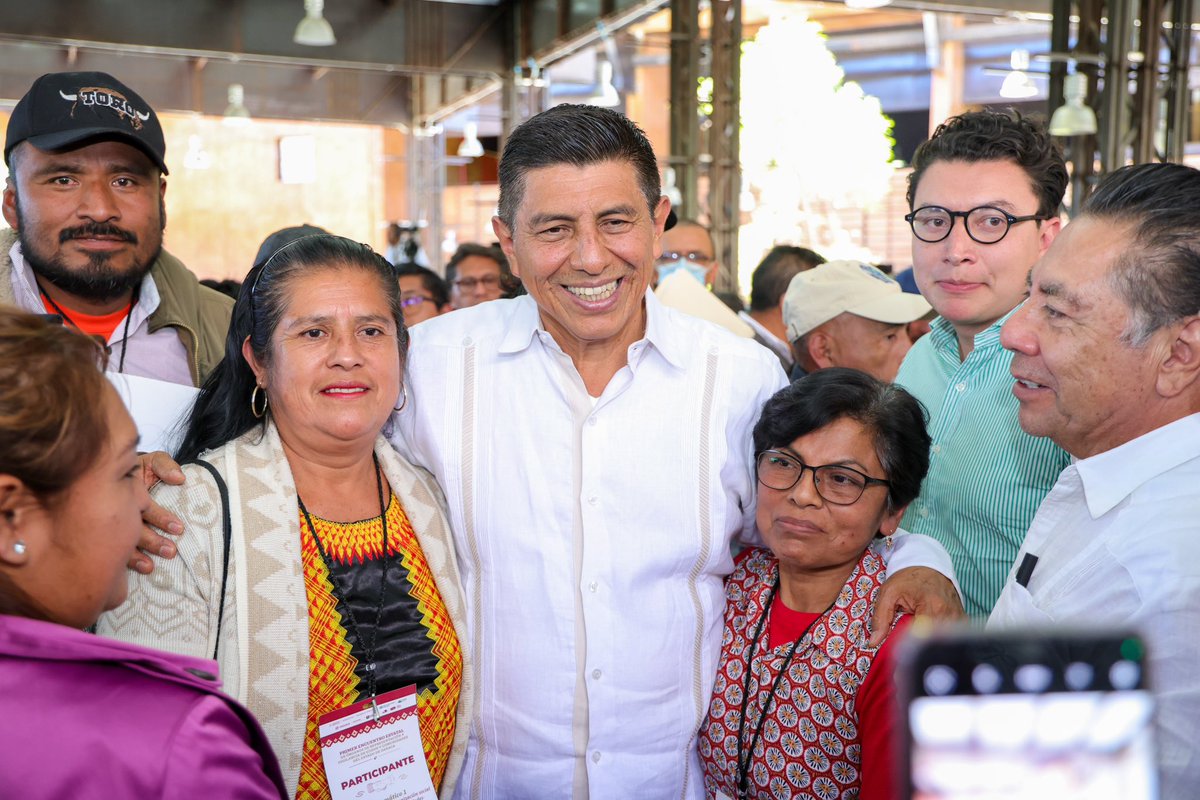 salomonj's tweet photo. Inauguramos el Primer Encuentro Estatal de Órganos de Representación y Vigilancia de Ejidos y Comunidades del Estado de Oaxaca, acompañados del representante del Registro Agrario Nacional, Manuel García Corpus, el subprocurador general de la Procuraduría Agraria, Alejandro Chanes Ortiz, y el secretario de Gobierno, @jesusromerooax.

Este primer encuentro busca fortalecer nuestros vínculos e institucionalizar un mecanismo de trabajo que nos permita construir acuerdos y delinear conjuntamente estrategias para hacer realidad el bienestar y la Reparación Histórica de los Pueblos, desde el territorio. Vamos a trabajar para darle al ejido el lugar que le corresponde en la transformación, como pilar y corazón de nuestro estado.