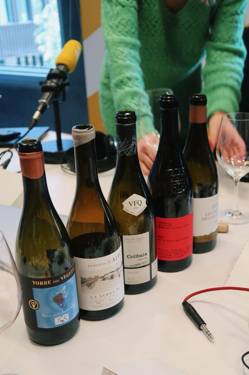 Avui a <a href="/CatalunyaRadio/">Catalunya Ràdio</a> hem gravat un Tast Vertical històric. Hem reunit els autors dels nous Vins de Finca Qualificada, distinció que atorga <a href="/incavicat/">INCAVI</a>, i els hem tastat amb ells. Cinc joies.