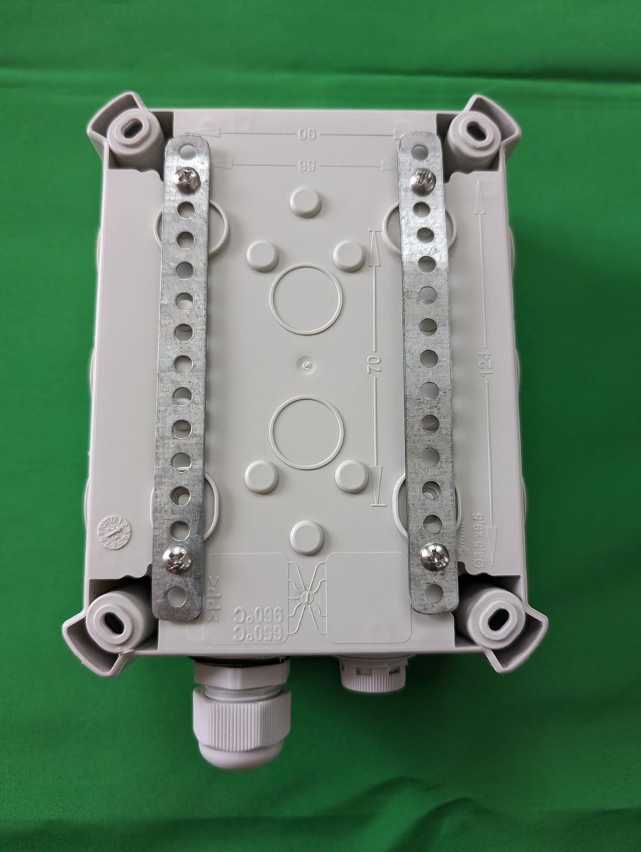cargobikometer's tweet photo. Seit kurzem ist der neue S2 #Telraam Sensor in einem OBI-Gehäuse regensicher verpackt und hängt nun am Balkon. https://t.co/67M6IK4CVt