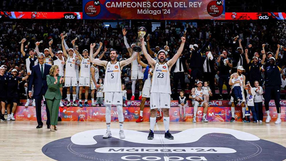 GIGANTESbasket's tweet photo. El @RMBaloncesto se proclamó campeón de la #CopaACB 2024.

Soy @Marc__Castillo y vengo a explicaros cosas que, quizás, os pasaron desapercibidas.

🧵 Os cuento: https://t.co/yh8qFgNcvH