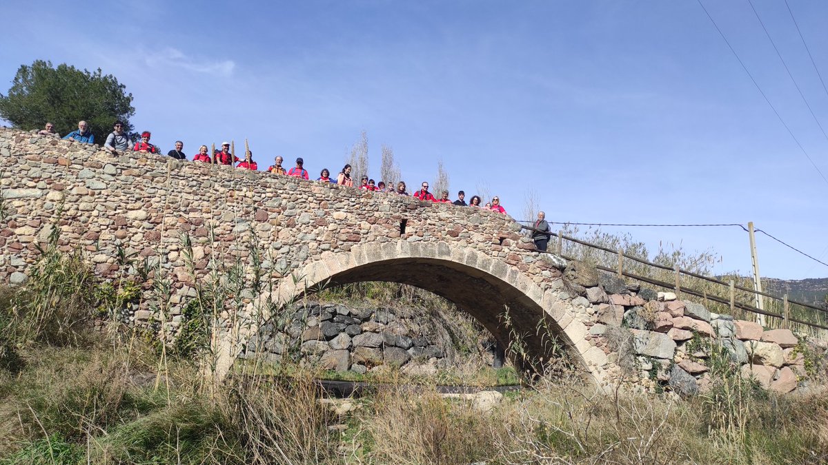 rdexcursionisme's tweet photo. Ahir vam fer l'excursió circular de L'Aleixar a Vilaplana: des de l'ermita de Sant Blai, passant pel Pi de Les Planes, La Font de Les Creus i el Pont Vell de Vilaplana. Vam acabar amb la tradicional calçotada!
#aleixar
#vilaplana
#ForçaReus
#sommuntanya
📸 J. Andreu, B. Cabré https://t.co/FSOyA7jRFx