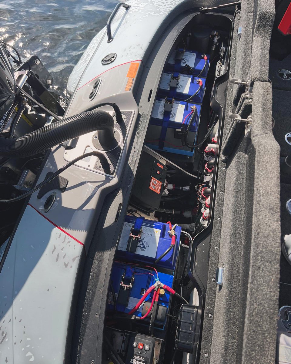 Power_Pole's tweet photo. Drew’s dynamic battery set up! #PowerPoleCHARGE | #drewcookfishing

 #boatbatteries #bassboat https://t.co/ZNl48DoUCy