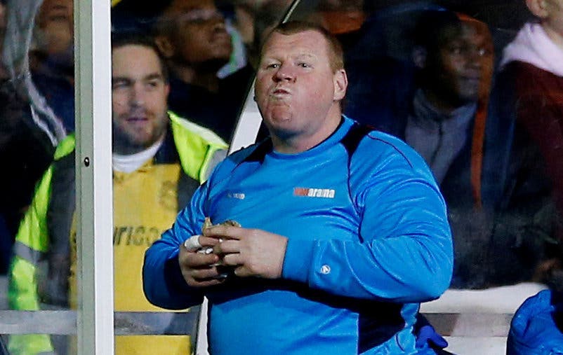 Awaydays23's tweet photo. ON THIS DAY 2017: Sutton reserve goalkeeper Wayne Shaw resigned from the club after eating a pie in the dugout during their FA Cup defeat to Arsenal 

The incident was investigated by the FA because the bookies created a market for him to eat a pie on the sidelines. https://t.co/t6MwFFWQEC