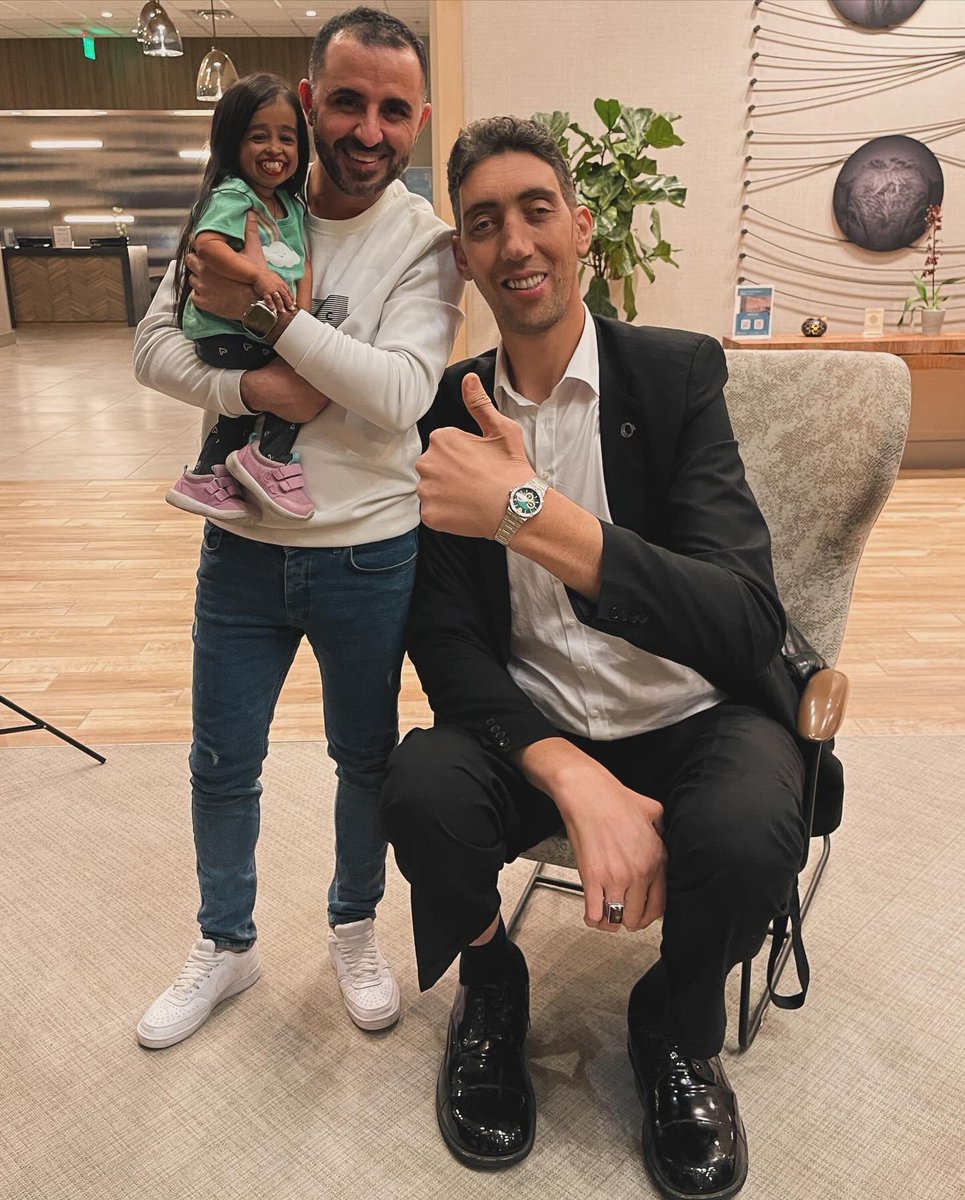 memetveysibora's tweet photo. SULTAN KÖSEN (2.51cm) ve jyoti amge’yi (62.8) Los Angeles’ta bir araya getirdik :) Aradaki mesafeden kaynaklı zorlaşan iletişimi araya girerek çözmeye çalıştım😅 #jyotiamge #sultankösen https://t.co/sWZDnpIA0L