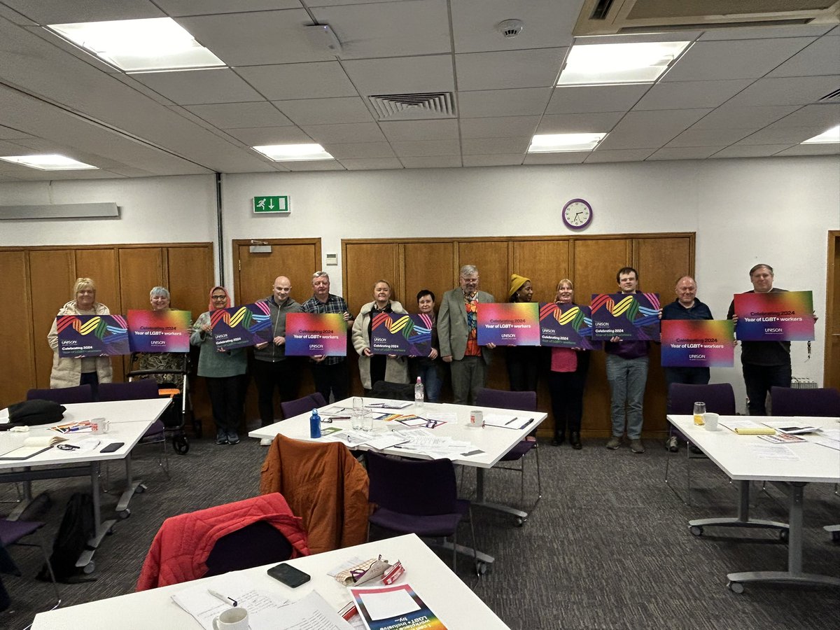 Fantastic day of engagement with Scottish Disabled Members Committee at their seminar in UNISON House.

Excellent interventions on #YearofLGBTplusworkers and how we can work together to improve engagement with members with intersections.

#unisonscot
#unisontheunion