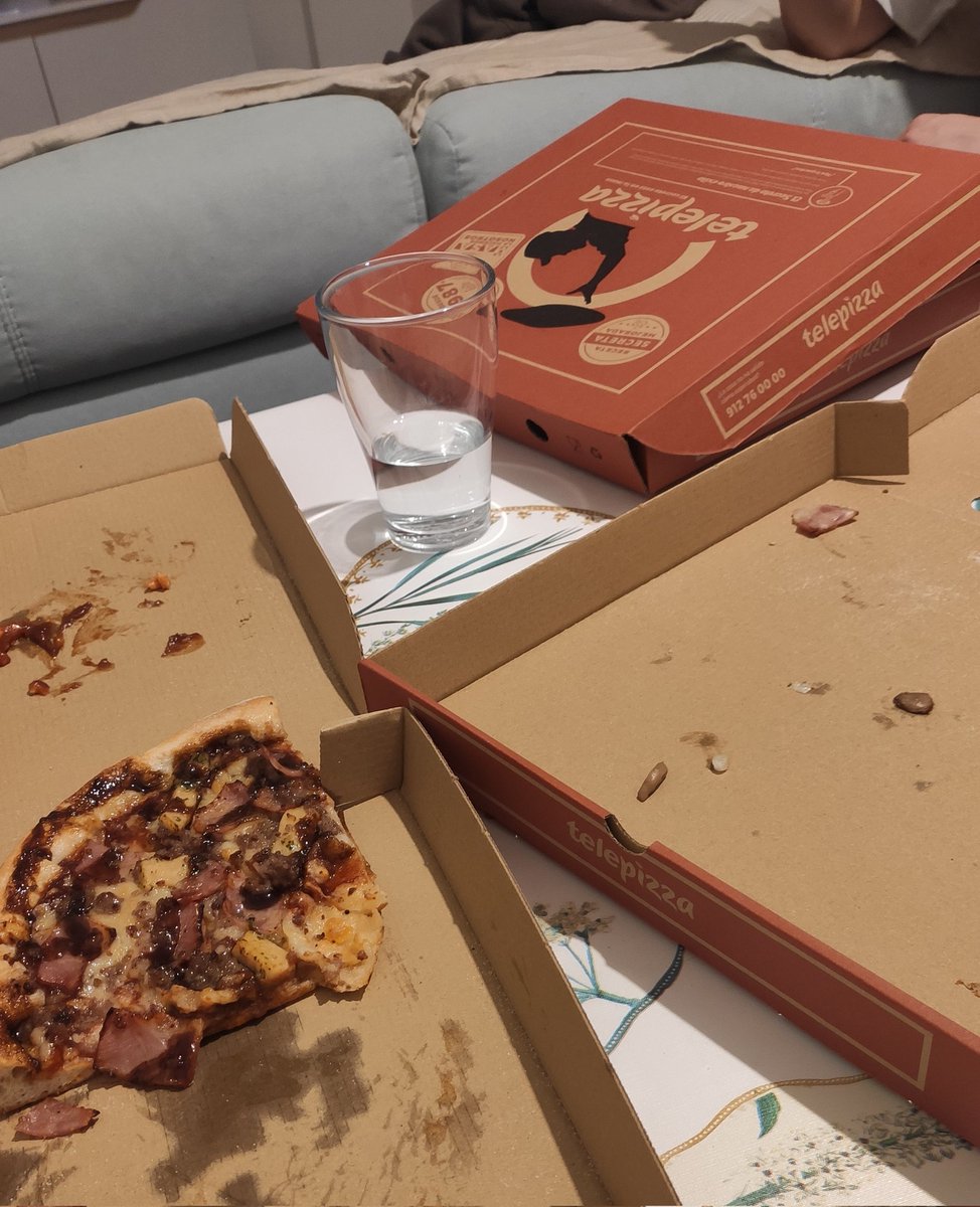 noaintereses's tweet photo. Última gala, último #PizzOT de @telepizza_es
Va por Juanjo! ❤️
#OTGalaFinal https://t.co/Z5qx1c5k6U