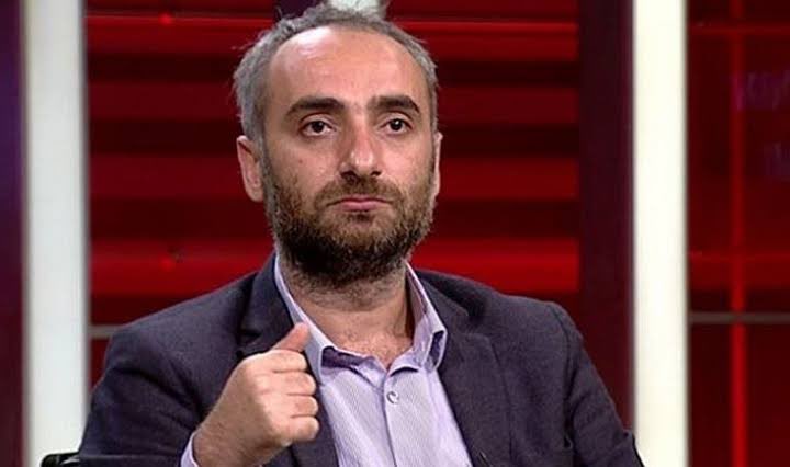 🗣️ İsmail Saymaz: “Şevki Yılmaz, Atatürk’e ‘Soysuz’ diyor, sözde ‘Cumhuriyet’ savcıları susuyor.

Açık açık söyleyin… ‘Şevki’nin oğlu iktidar vekili, maçamız yemiyor’ deyin.

“Atatürk’ü Koruma Kanunu var, koruyamıyoruz. Şevki’yi Koruma Kanunu yok, dokunamıyoruz’ deyin.”