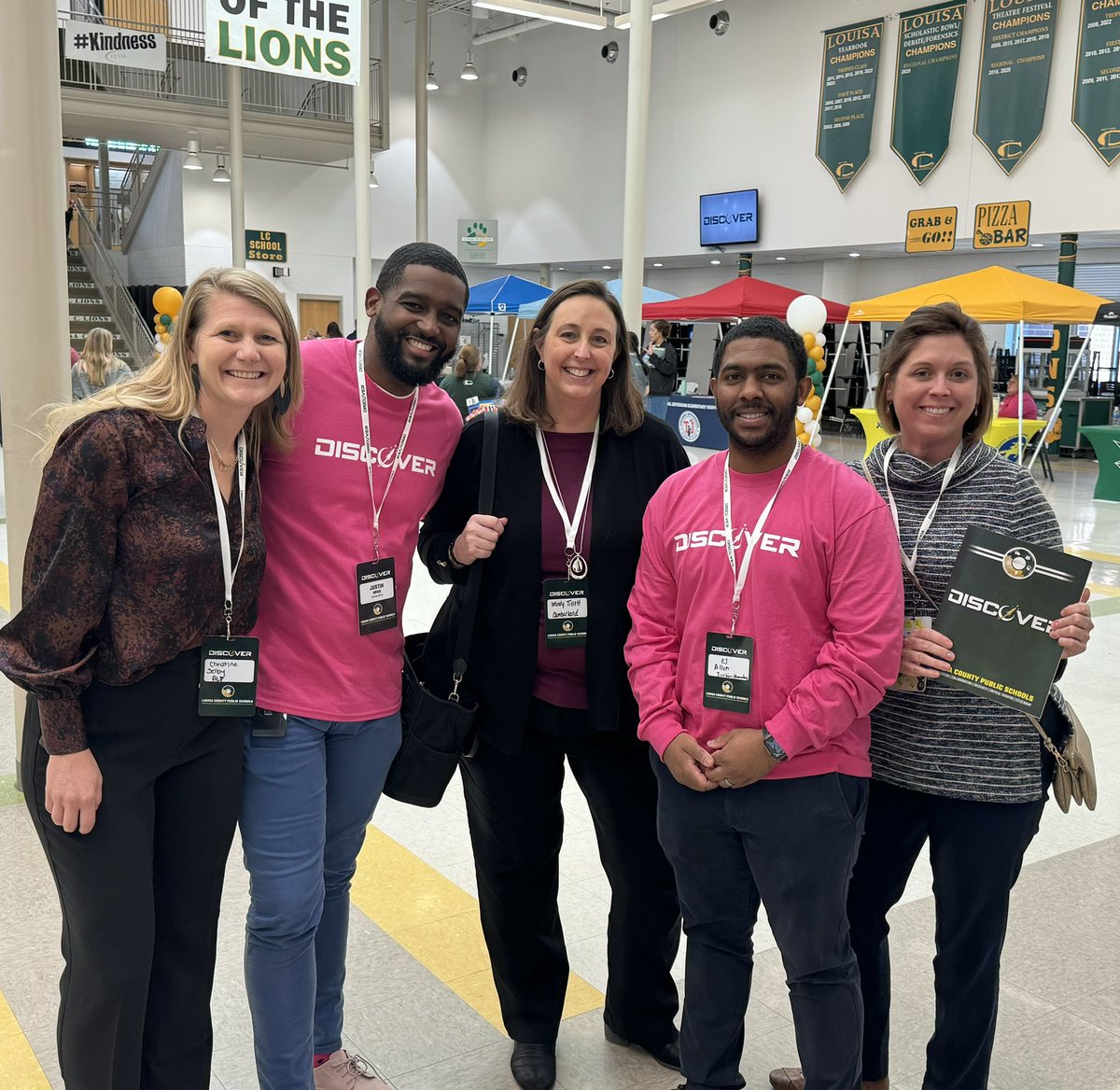 PStepko's tweet image. Huge thank you to @LCPSchools for inviting @CuCPS to tour their 5Cs Student Exhibition of Learning event! 80 showcases of student voice, choice and ownership of learning! #VaLIN 4.0 @WendyTillett @GinnyGills