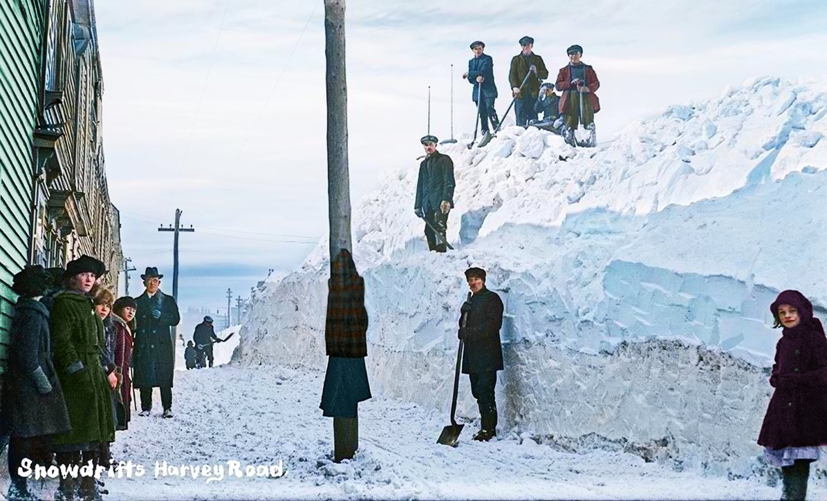 NLHistory's tweet image. My latest restoration. Harvey Road circa 1910. No sidewalk plows in those days. Back breaking work.