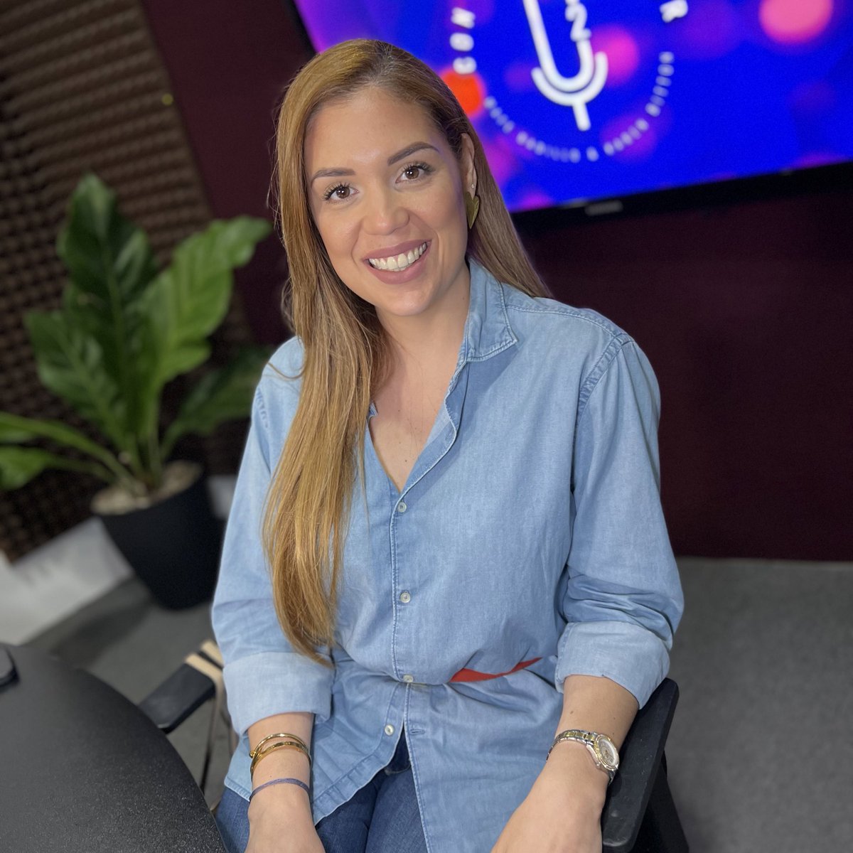 condosesmejor's tweet photo. Iniciamos una nueva semana en #C2EM con nuestra Co-Conductora invitada Camila García junto a @mafebadillo en compañía de Vanessa Tomasino para conversar sobre “Los efectos de la depresión Posparto”.

#C2EM #Lunes #Sonora https://t.co/UtoAWyMoMi