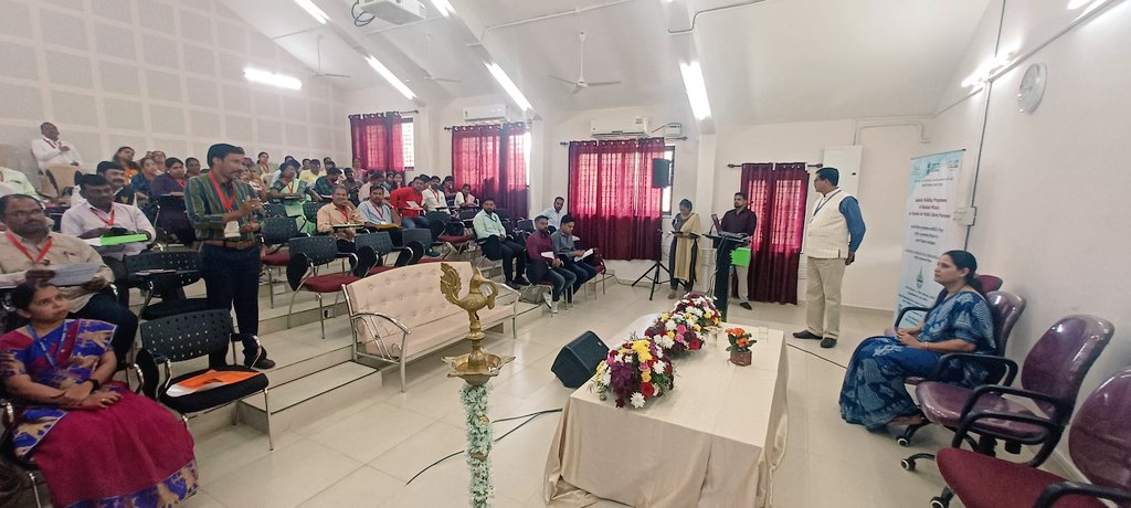 RrrlfKolkata's tweet photo. Prof. Shalini Lihitkar, Department of Library &amp; Information Science, @RtmUniversity delivered her speech on "Emerging Trends on Public Libraries" in the 41st Capacity Building Training Program of NML, which was organized by @RrrlfKolkata in collaboration with @GoaUniversity. https://t.co/8uK0W9bCU9