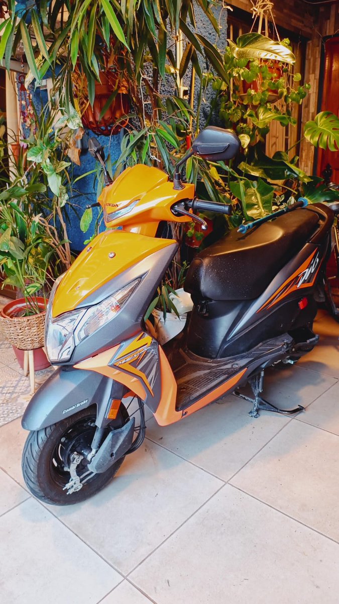 escude_'s tweet photo. En menos de 30 segundos delincuentes roban mi moto en Villa Bicentenario Los Andes, a las 05:26 am de este domingo 18 feb, cualquier dato de la moto o la patente del furgón (imágenes de cámaras) se agradece mucho. @Carabdechile @FiscaliadeChile https://t.co/OYDOgjQC87