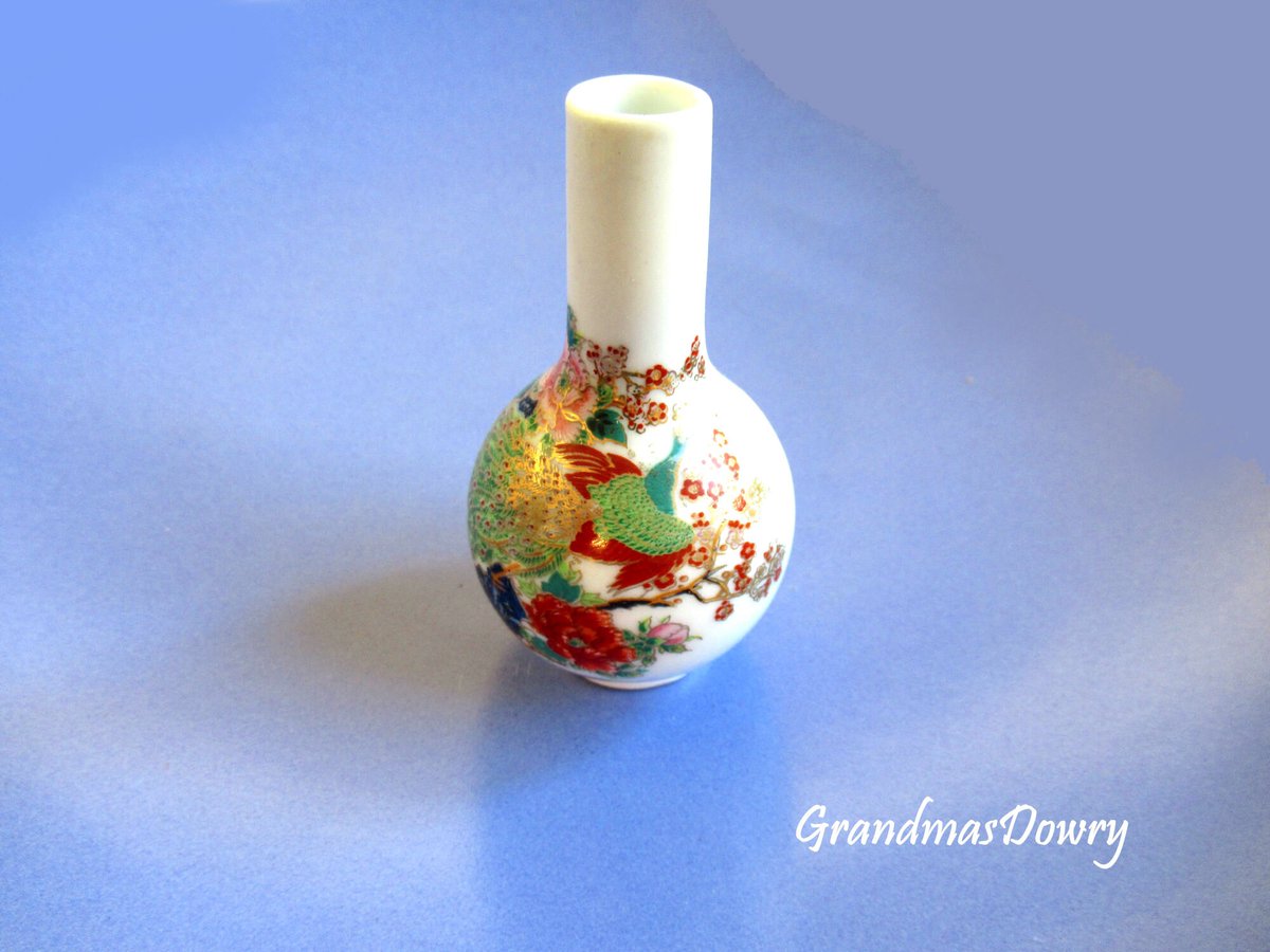 Vintage Hand Painted Chinese Porcelain Bud Vase, Very old Signed Miniature Porcelain Flower Vase, Rare Ceramic Mini Flowerpot #BudVase grandmasdowry.etsy.com/listing/164613…