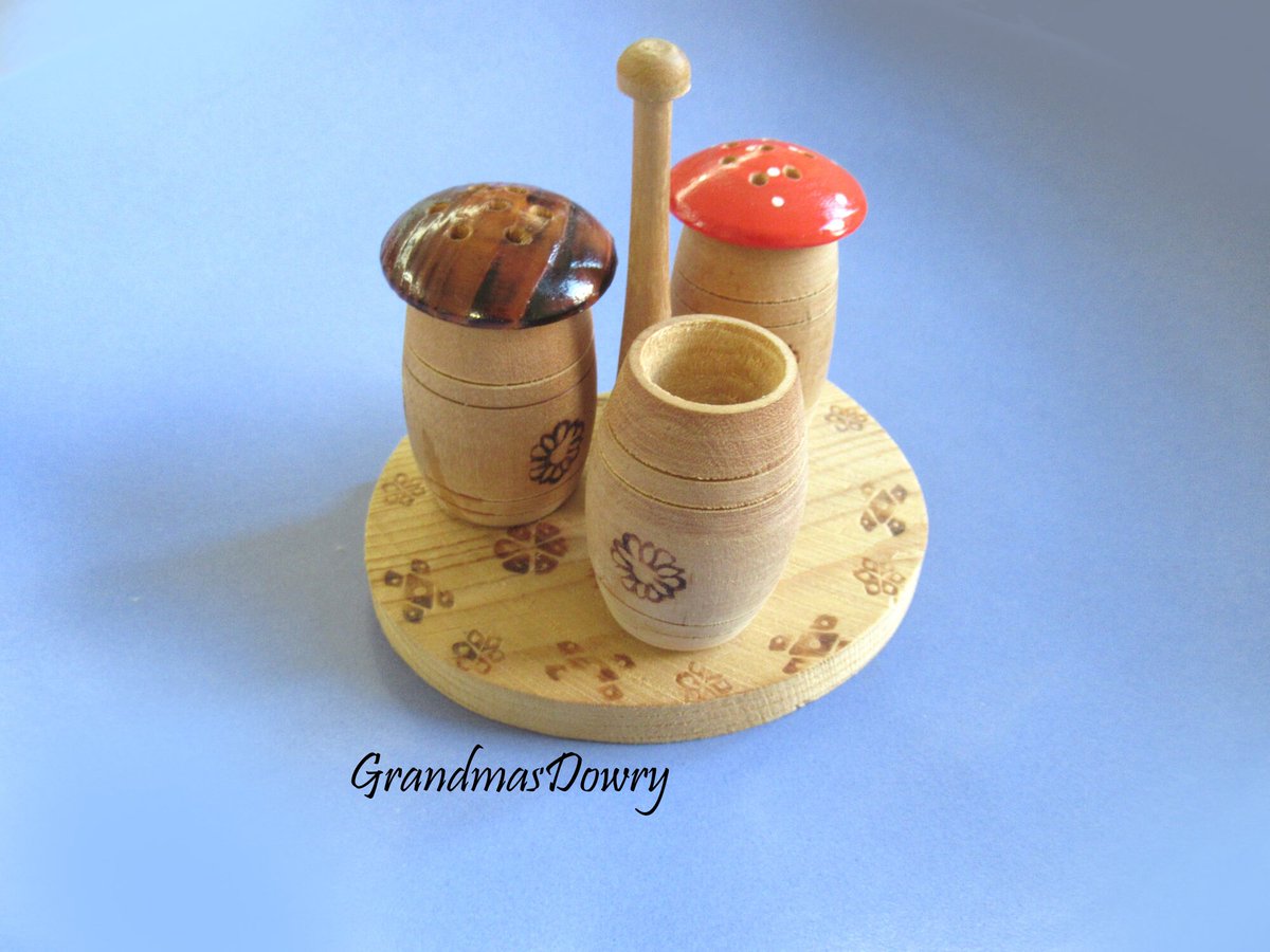 Wood Salt, Pepper, and Toothpick Set of 3, Hand craved, Rustic Mushroom shape Shakers grandmasdowry.etsy.com/listing/163281…