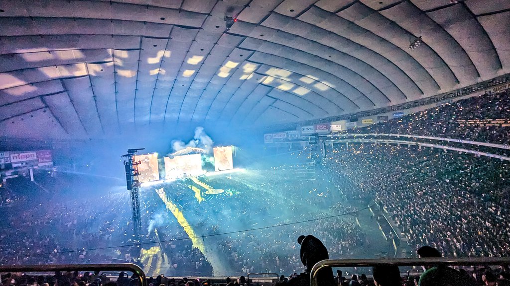 tefutefu1120's tweet photo. BAD HOP THE FINAL @ 東京ドーム
BAD HOP本当にお疲れ様でした🔥
2016にサマボムでケアして以来、各所でケアして武道館、ラストの東京ドームと担当させて頂きました🙏
感謝しきれません。今後のあらたな道でもまたサポートしていきますね
BAD HOP FOREVER
#アーティストケア
#疲れてる奴はだいたい友達 https://t.co/CprMLUtgpb