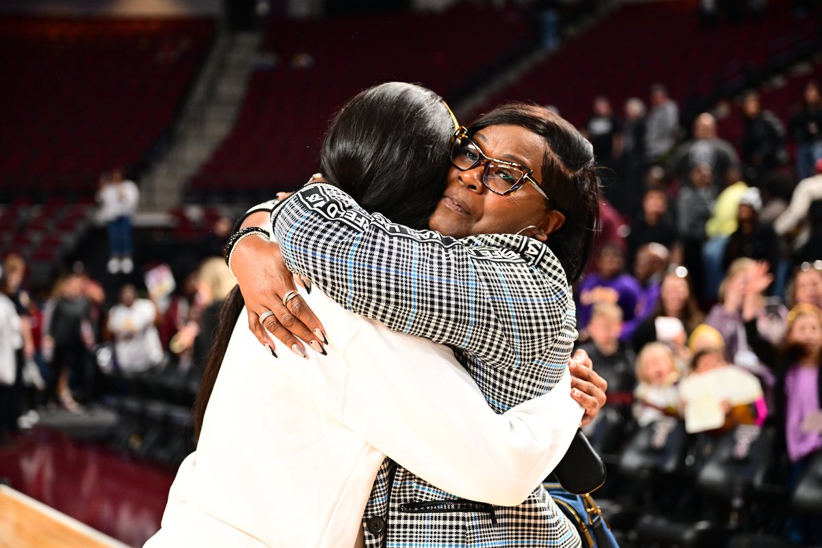 The Past &amp; The Present👑 I love you <a href="/airswoopes22/">Sheryl Swoopes</a>