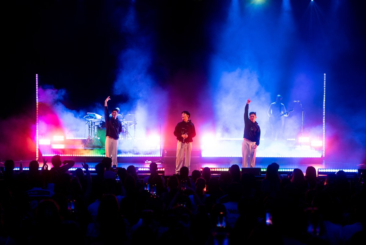 We would not have spent our Sunday night 𝐀𝐧𝐲 𝐎𝐭𝐡𝐞𝐫 𝐖𝐚𝐲 than with <a href="/ericnamofficial/">Eric Nam (에릭남)</a> at his 𝐇𝐨𝐮𝐬𝐞 𝐨𝐧 𝐚 𝐇𝐢𝐥𝐥 𝐖𝐨𝐫𝐥𝐝 𝐓𝐨𝐮𝐫!! 🏠  

What were your favourite moments of the night? 

📷: Joel Chamaa  

#EricNam #HouseonaHillTour #livenationsg