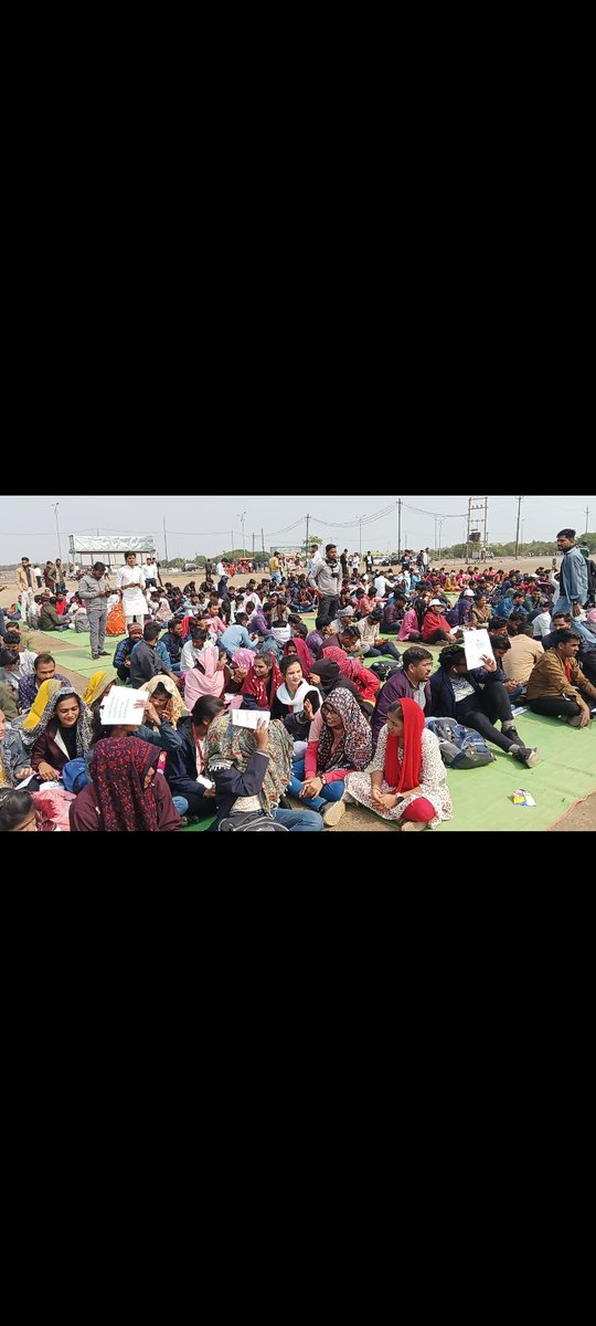 आज मध्यप्रदेश के 9300 युवा रोड़ पर पड़े है
जो विधानसभा चुनाव के पहले 
"मुख्यमंत्री जनसेवामित्र" कहलाते थे।
अब रोजी रोटी कौन देंगा? पूछता है युवा जनसेवामित्र <a href="/BJP4MP/">BJP Madhya Pradesh</a> <a href="/ChouhanShivraj/">Shivraj Singh Chouhan</a>
#जनसेवामित्रस्थाईरोजगार
#युवा_शक्ति
<a href="/CMMadhyaPradesh/">Chief Minister, MP</a> 
<a href="/narendramodi/">Narendra Modi</a> <a href="/NEYU4INDIA/">NEYU || National Educated Youth Union</a>