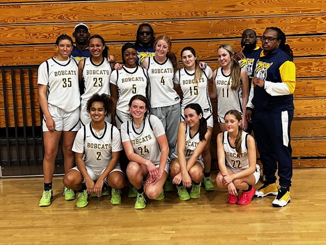 Congratulations Lady Bobcats!!! They won their Regional Semifinal contest against Miami High 56-47. They now advance to the Regional Finals on Thursday against Doral Academy in Miami at 7pm. @pbcsd @southPbcsd @LoweChenay