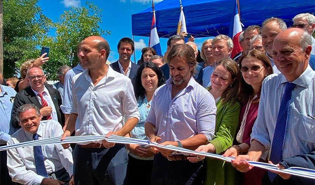 MorosiNahuel's tweet photo. Inauguración del Centro de Referencia de Políticas Sociales “Aparicio Saravia en el barrio Casavalle de Montevideo.

Los vecinos de Casavalle lo soñaron, el gobierno se comprometió y cumplió.

Un gobierno cerca de la gente 👏👏

@LuisLacallePou 
@MartinLemaUy https://t.co/7RBStc5C3z