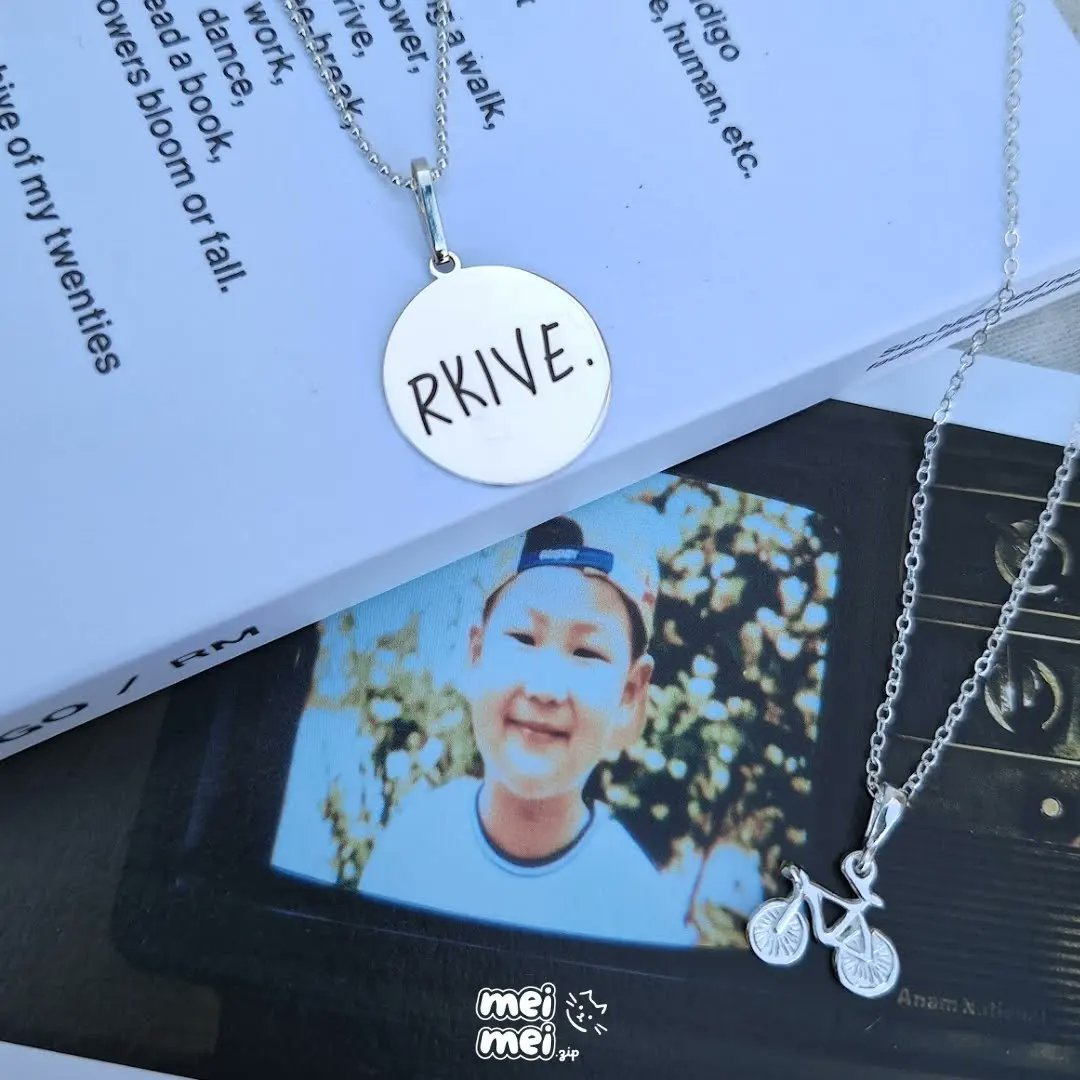 feilianx's tweet photo. Ando buscando a las armygas que quieran un collarcito personalizado de mi bities fav en mi tiendita @/meimeishop.zip en IG. 💜
Obviamente en la colección vendrán los demás, pero vamos poco a poco. 💕
#BTS #ARMY #armymx #BTSmx https://t.co/HeC5ZnLP2h