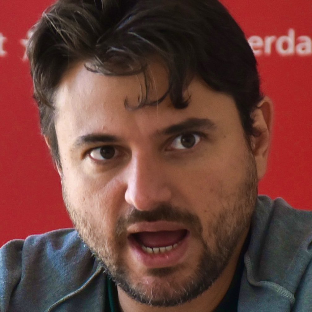 🚨URGENTE🚨 ¿Va preso Grabois?

Detectaron que <a href="/JuanGrabois/">Juan Grabois</a> manejaba una Caja Negra de 6.000 millones mensuales llamada FISU para “urbanizar villas” pero las obras no se hacían, los “técnicos” eran militantes y toda la plata para ayudar a los pobres la desviaba a sus