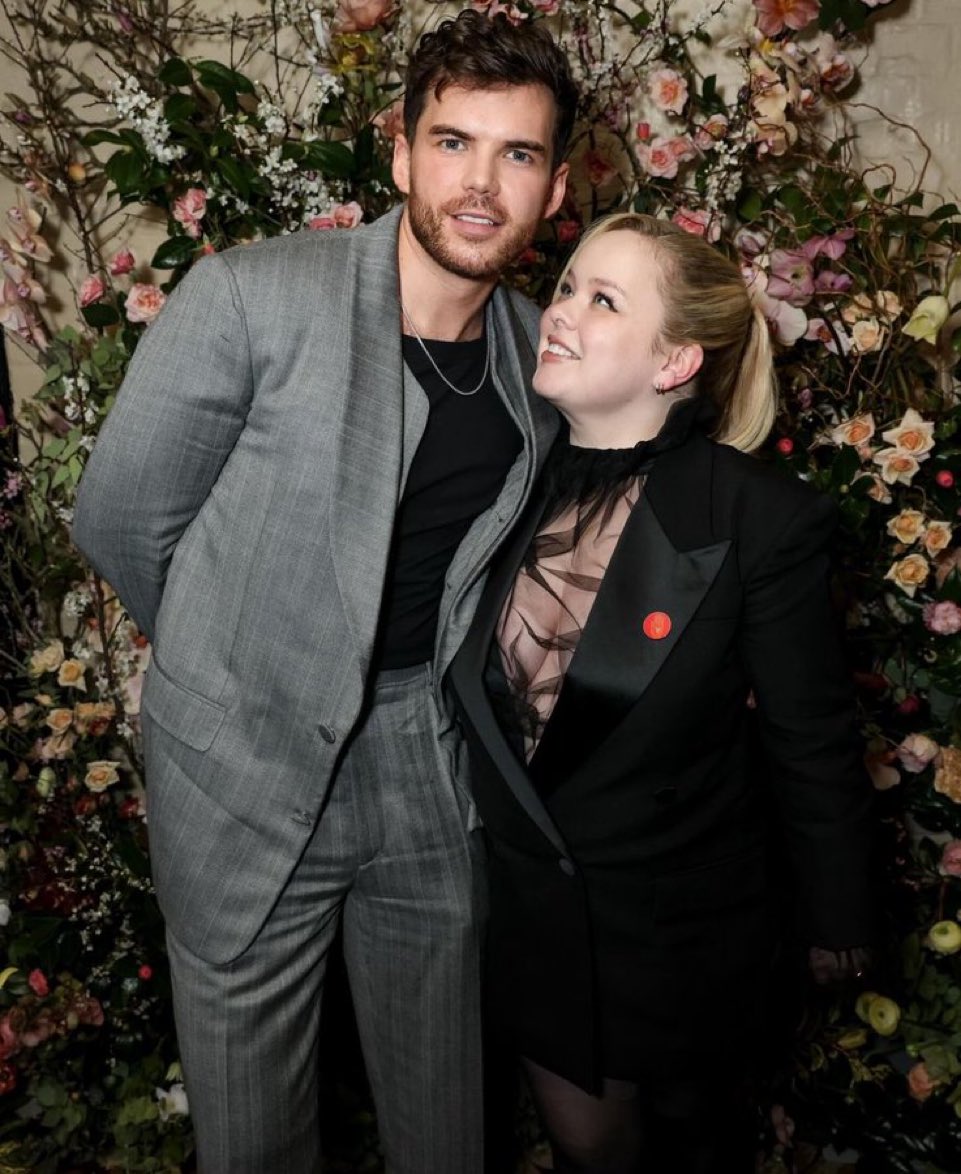 NicandNewts's tweet photo. ✨New Nic and Newts✨
Luke Newton and Nicola Coughlan at the Netflix x BAFTA after party https://t.co/VtDkjup9iw