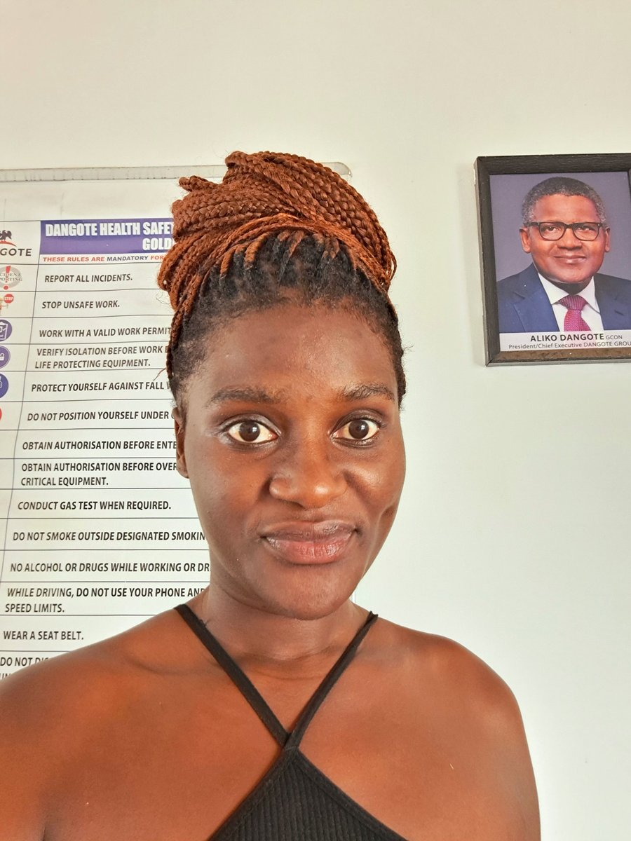 EmmaMwale6's tweet photo. @AlikoDangote Me on the picture with Mr Dangote it's a great honor 🎖 https://t.co/c0xF1lc8GP