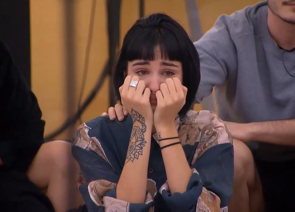 una cosa… que mis dos estén juntas en un mismo espacio viendo la final de ot me recuerda que las dos han dicho que esta edición les permitió sanar muchísimas cosas del 18 SOY LÁGRIMAS