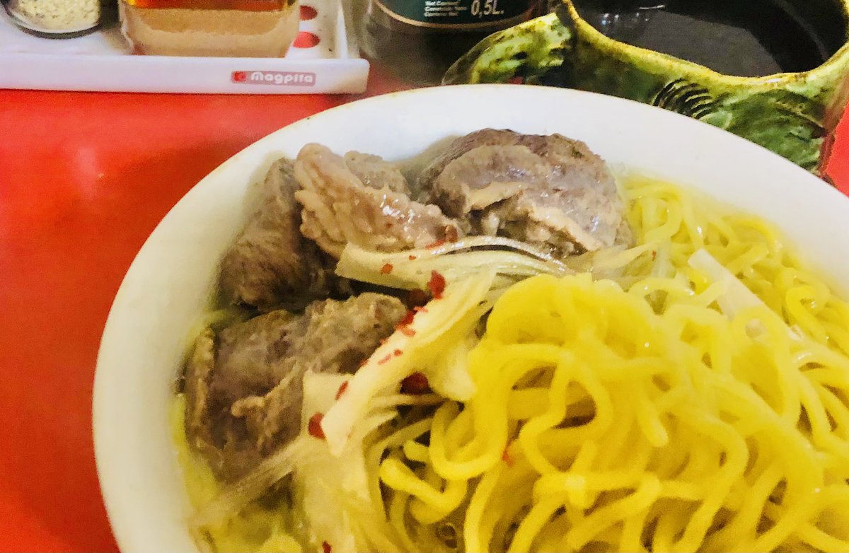 HIROMORITATOKYO's tweet photo. 牛すじ塩ラーメン
圧力鍋で調理した牛すじ肉。昆布出汁でシンプルな塩ラーメン。ミョウガとピンクペッパーを添えた。スッキリした味で美味しい
#おうちごはん #ラーメン好きな人と繋がりたい #自炊 #料理 #ラーメン #朝活 #圧力鍋 #pepper #lapimienta #lepoivre #胡椒 #hújiāo https://t.co/tm0s1dbLAD