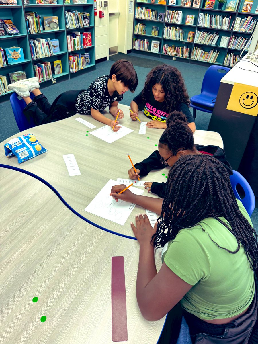 Science Club at <a href="/Go_Dragons_/">Discovery Elementary</a> was out-of-this-world 🌟The students built a model to understand the relationship between the Earth and the Sun. Then scientists collaborated to complete a <a href="/ThinkingMaps/">Thinking Maps</a> Double Bubble on rotation and revolution. <a href="/ElemSci/">VCSElemSci</a>