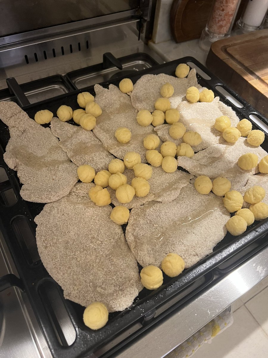 GiDavidswright's tweet photo. Diferencias entre hacer la comida y cocinar.

Esto, por ej, es hacer la comida. Con la peor de las ondas. https://t.co/E1lovLQZzu